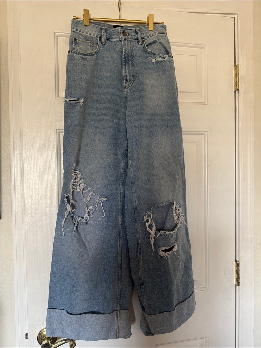 BDG women’s skater baggy Light Blue Wide-Leg Distressed Jeans